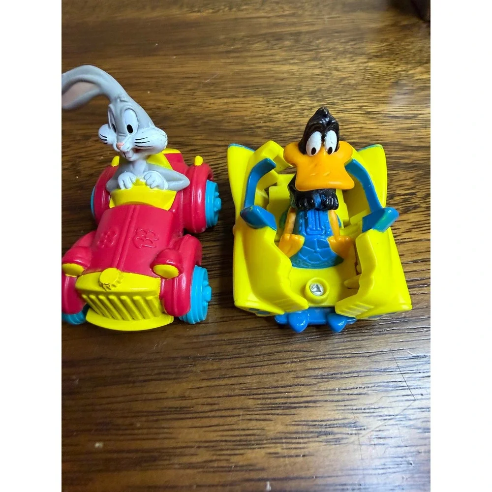 Vintage 1992 Warner Bros Looney Tunes Bugs Bunny Daffy Duck Toy Cars Set‎ of 2